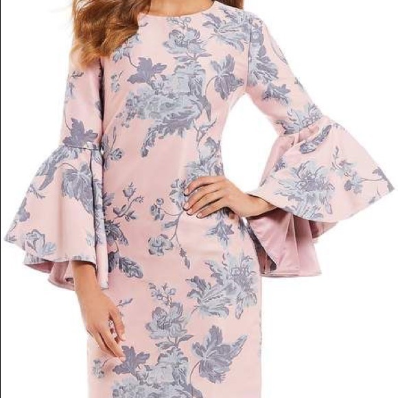 Badgley Mischka Dresses & Skirts - Badgley Mishka  Beautiful pink bell sleeve dress.